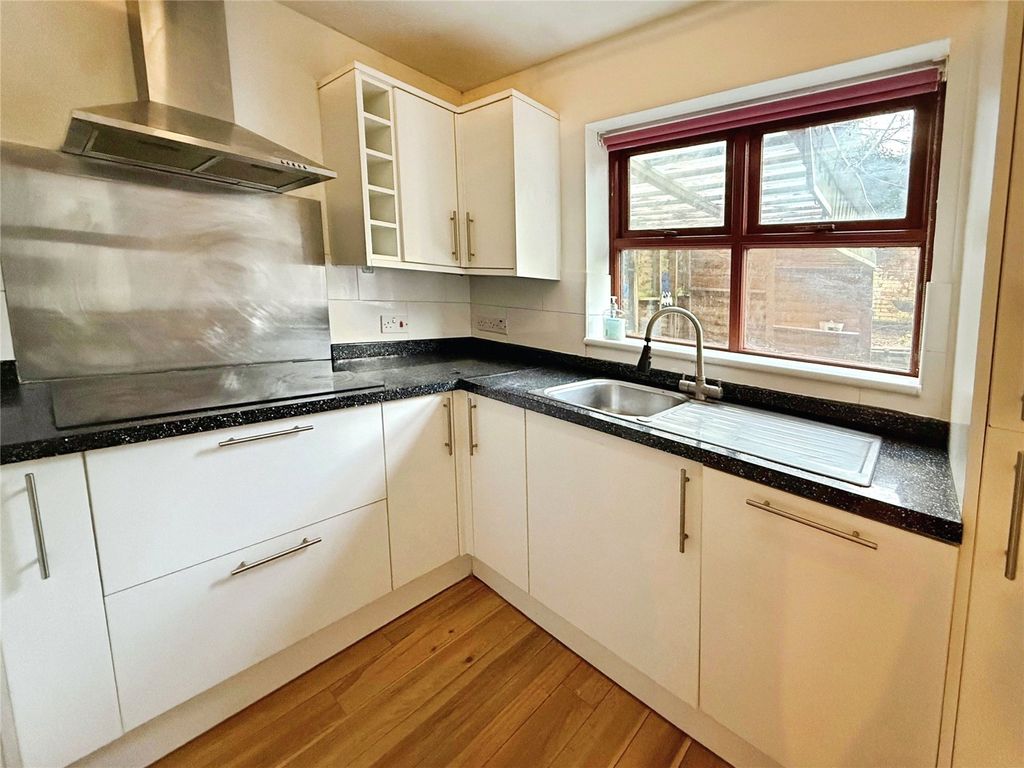 Property photo 2 of 10 Kitchen