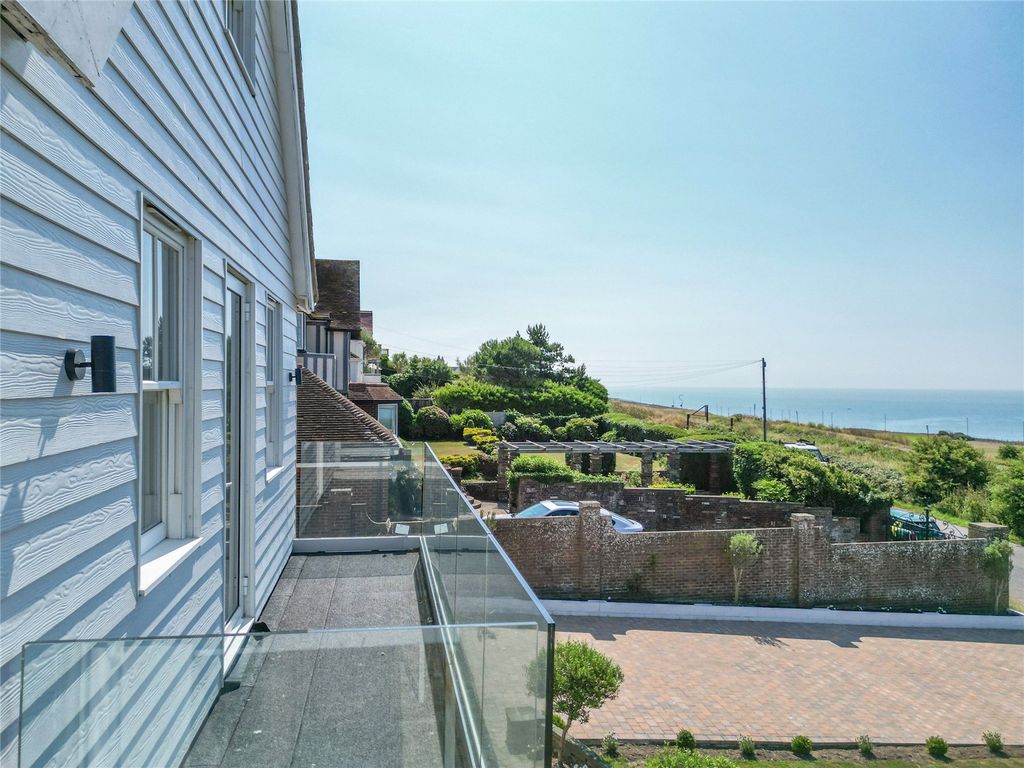 Property photo 2 of 17 Balcony