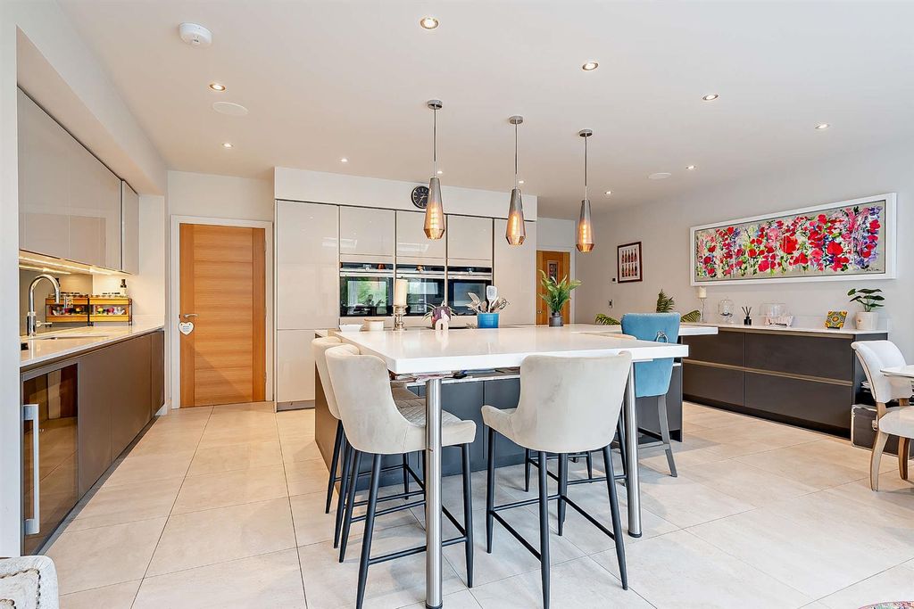 Property photo 3 of 36 8643843-Interior15-800.Jpg