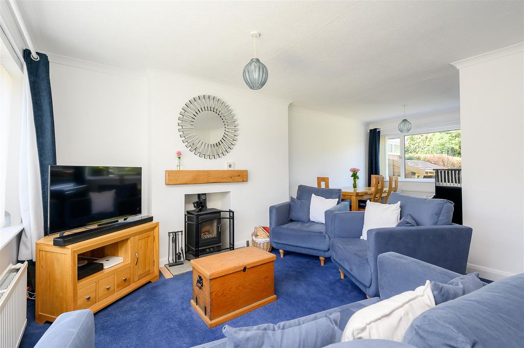 Property photo 3 of 15 Living