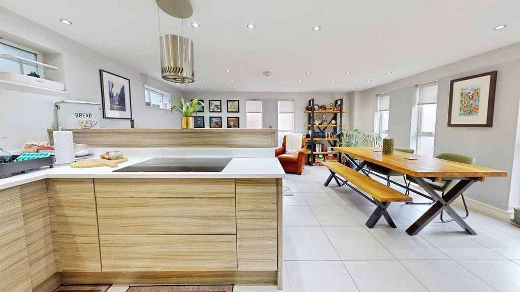 Property photo 2 of 14 964Db38A-02062026_141318