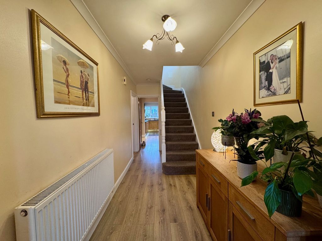 Property photo 2 of 21 Entrance Hall