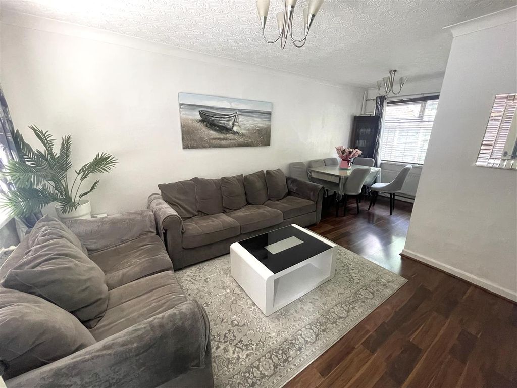 Property photo 2 of 12 Lounge