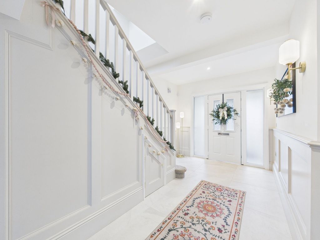 Property photo 2 of 32