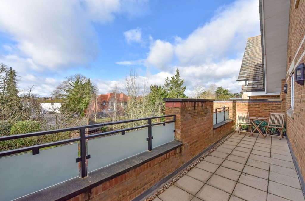 Property photo 3 of 9 Balcony