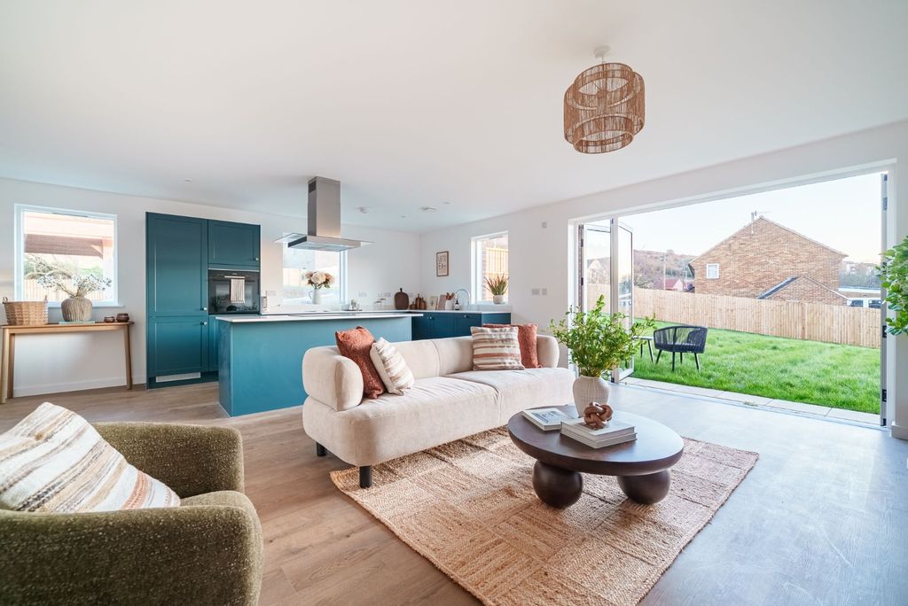 Property photo 2 of 23 4798373