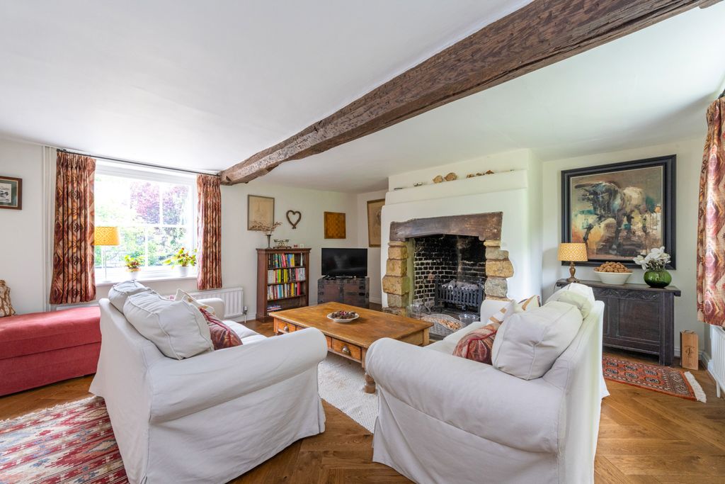 Property photo 2 of 22 Sitting Room
