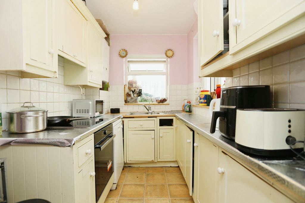 Property photo 2 of 15 Kitchen