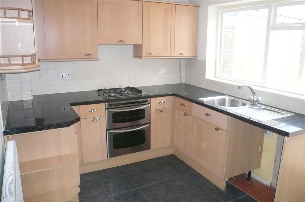 Property photo 2 of 4 Kitchen