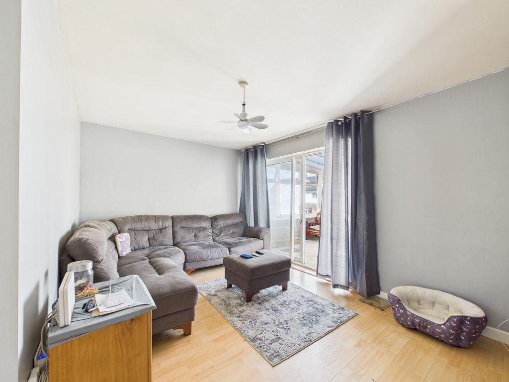 Property photo 3 of 14 Living Room