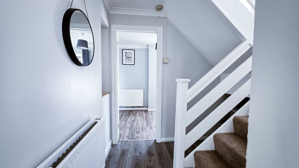 Property photo 2 of 31