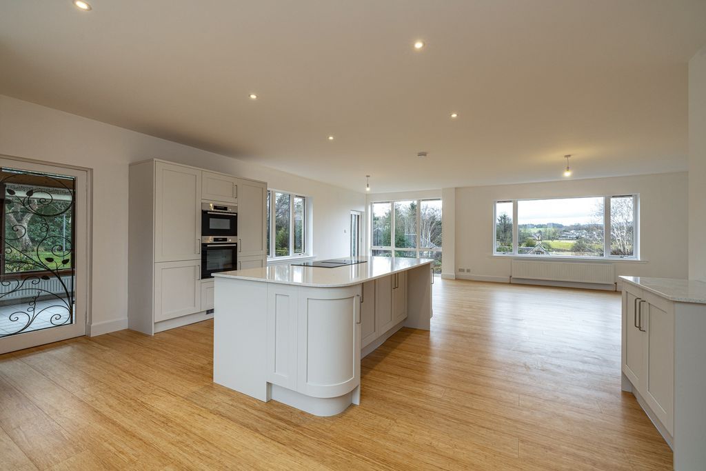 Property photo 2 of 47 Dining Kitchen
