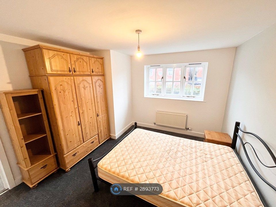 Property photo 2 of 17 Master Bedroom
