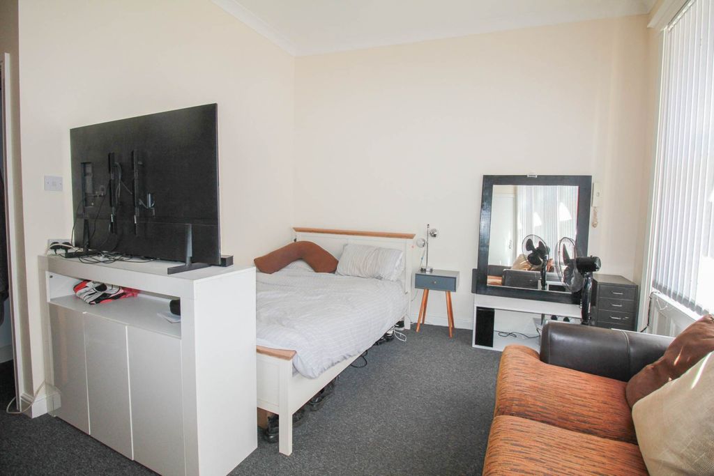 Property photo 3 of 4