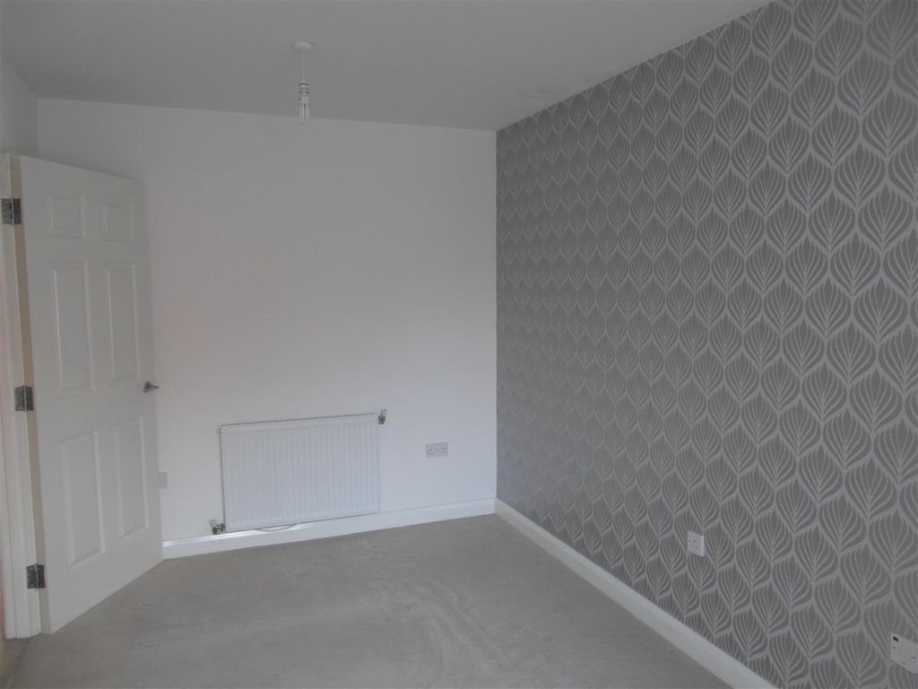 Property photo 2 of 12 27 Sorrel Living Room.Jpg