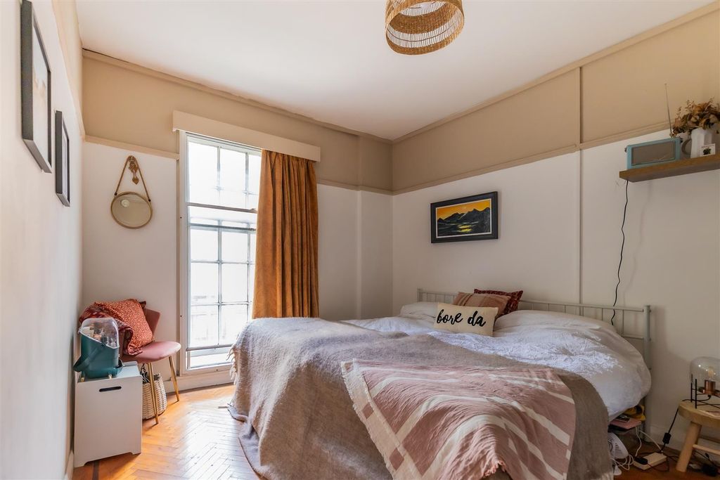 Property photo 3 of 12 6 Branksome House (3 Of 11).Jpg