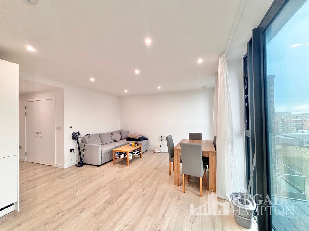 Property photo 2 of 18