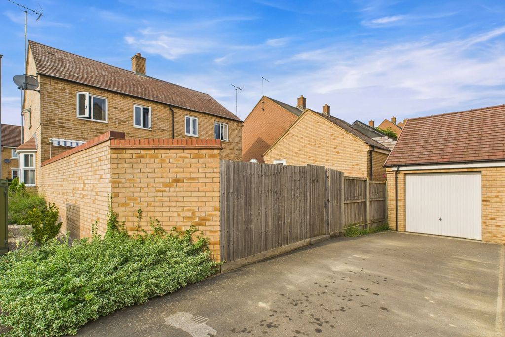 Property photo 2 of 14 Garage