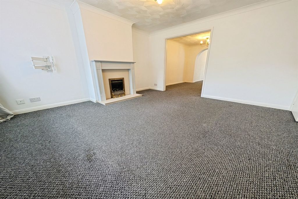 Property photo 3 of 15 (Main)