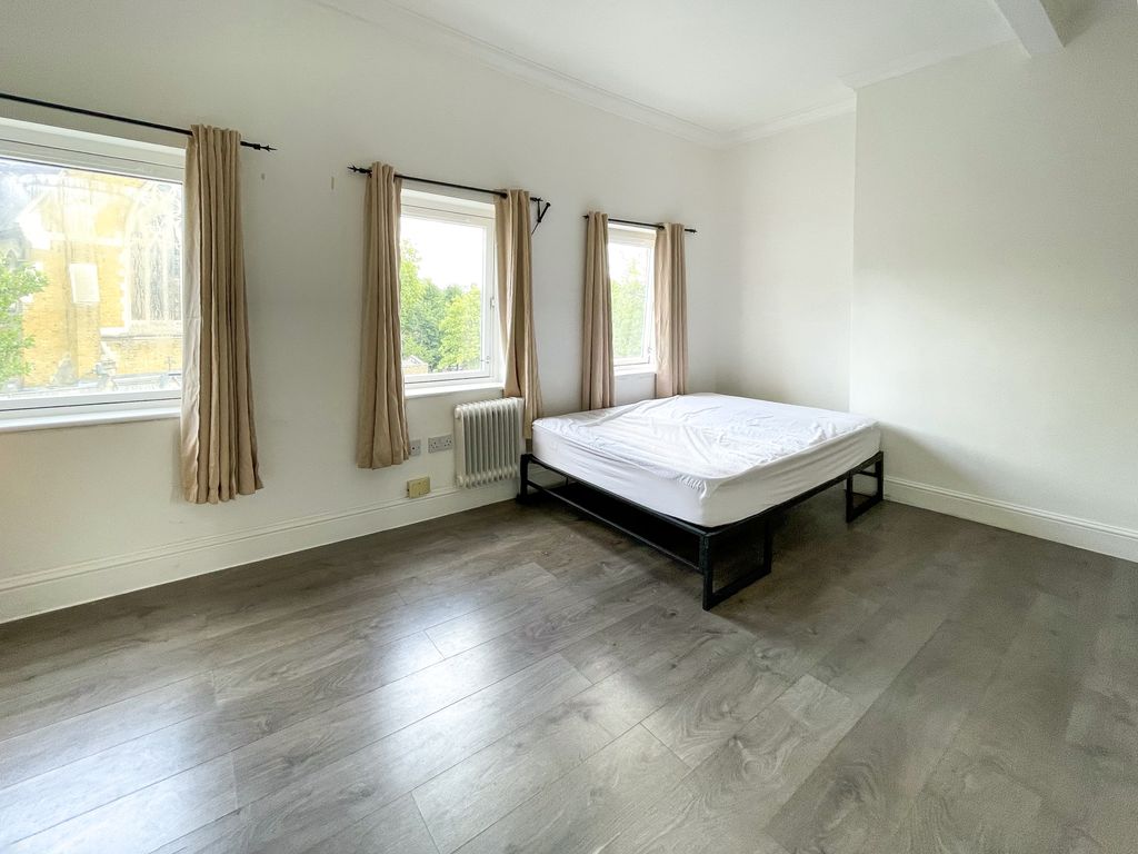 Property photo 1 of 12 Photo 7