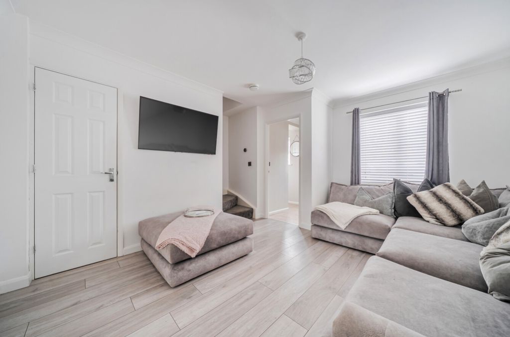 Property photo 2 of 23 1401242-12-696E0Edf15580