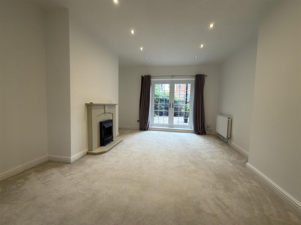 Property photo 2 of 8 Living/Dining Room