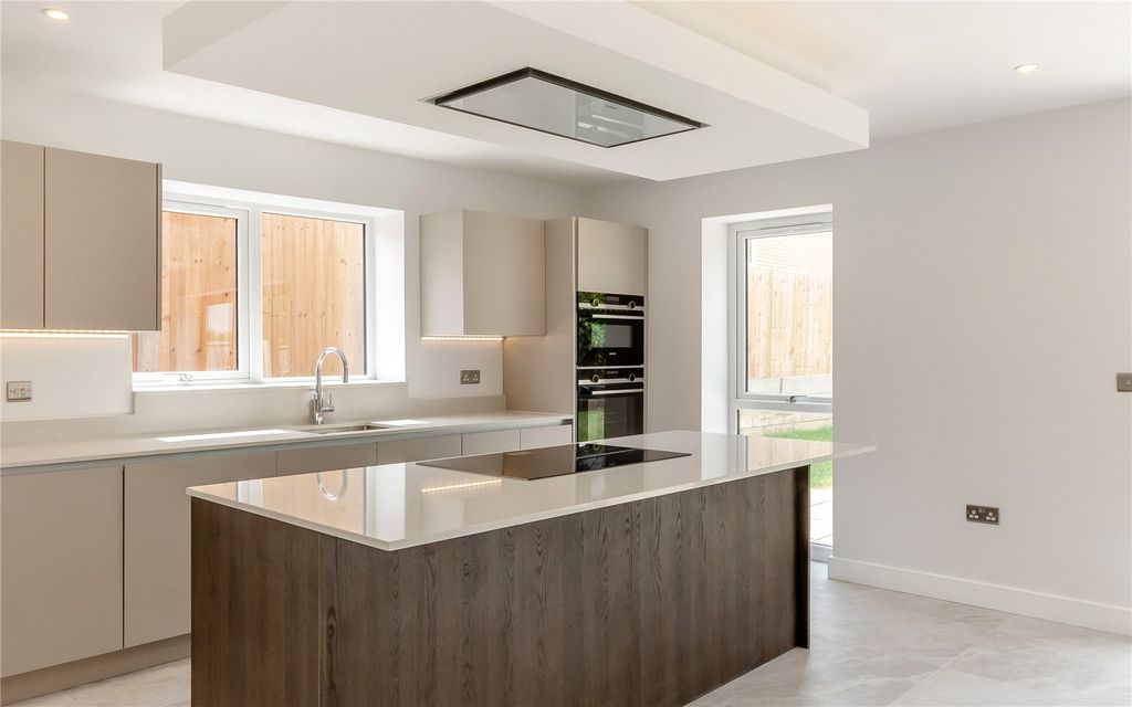 Property photo 3 of 17 Kitchen