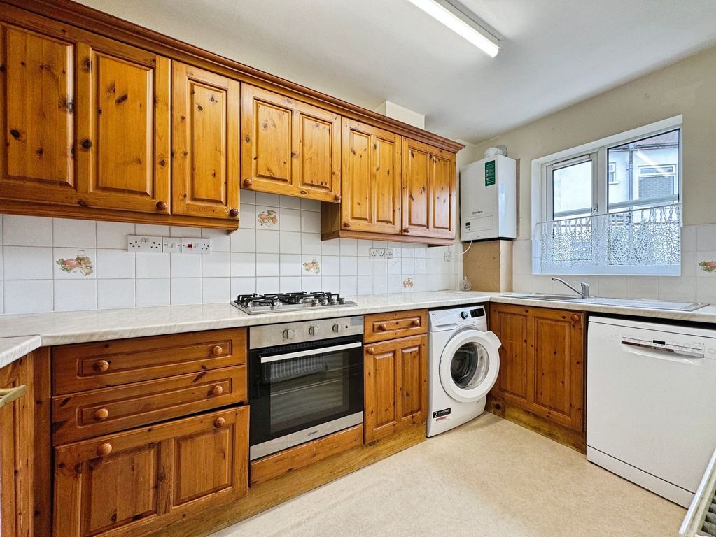 Property photo 3 of 17 Kitchen