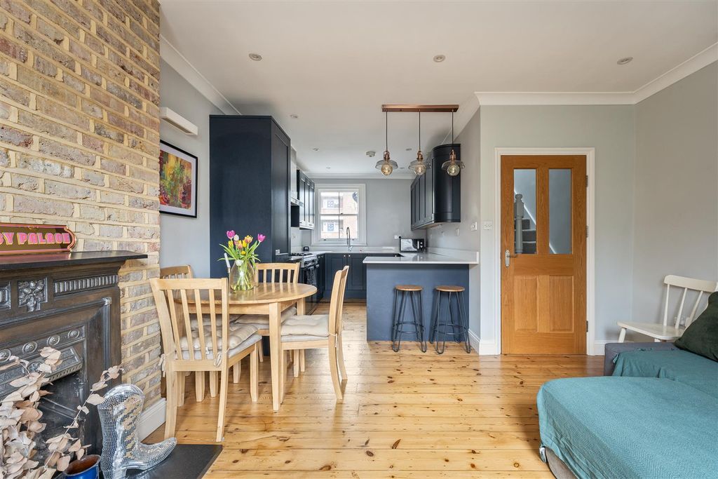 Property photo 2 of 13 Stevens Avenue, E9