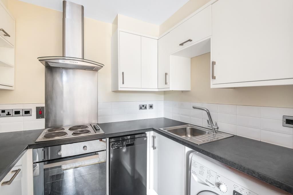 Property photo 3 of 10 Kitchen