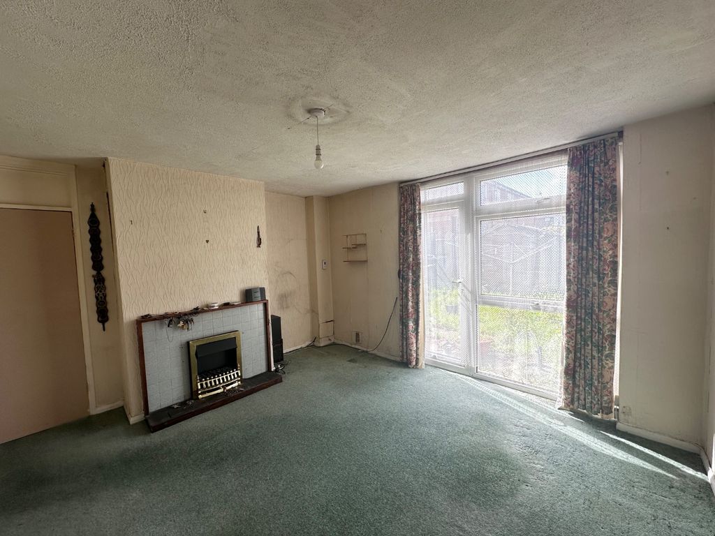 Property photo 3 of 8 4500593