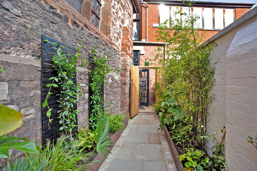 Property photo 2 of 33 Molshouse202418 Catherine St (96)96