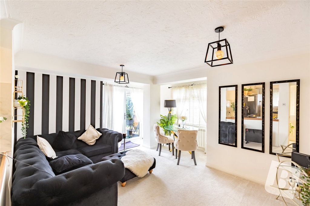 Property photo 3 of 16 Lounge/Diner