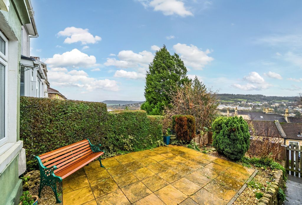 Property photo 3 of 15 Garden