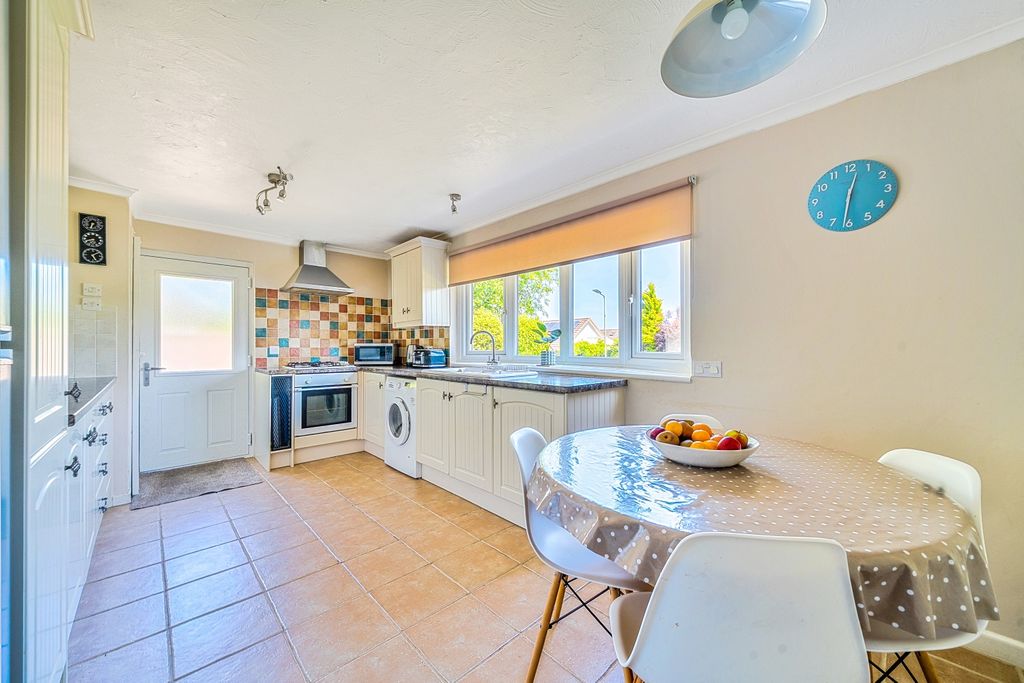 Property photo 2 of 19 1313980-4-68550Aee72198