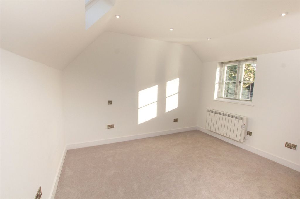 Property photo 3 of 6 Bedroom