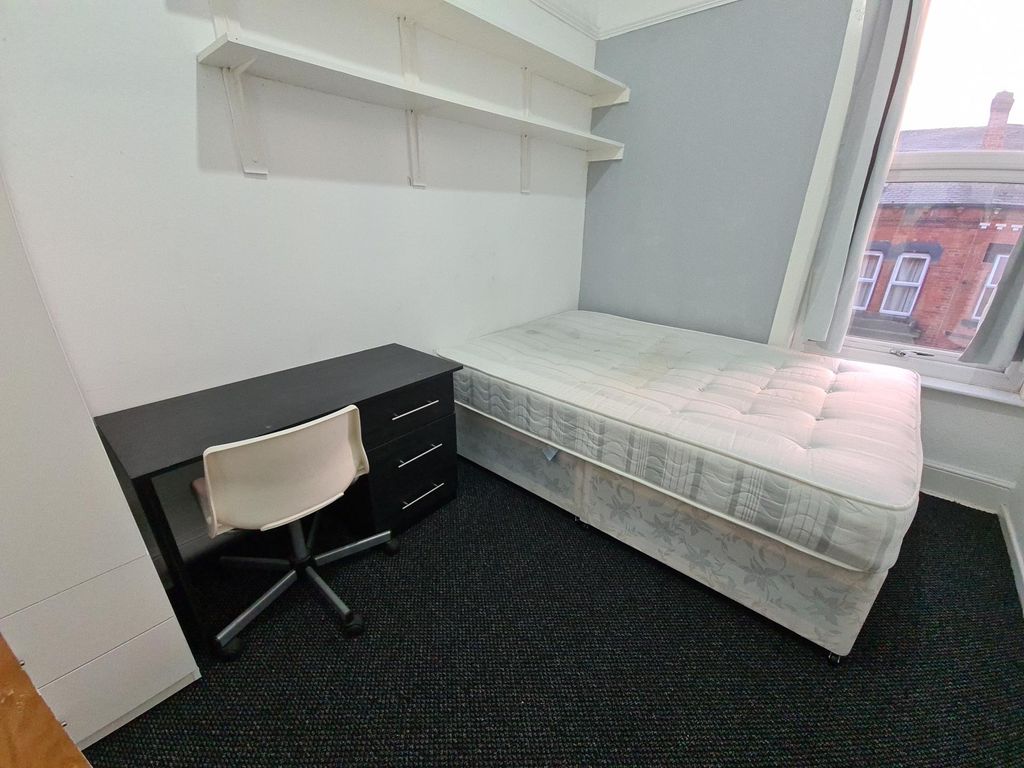 Property photo 2 of 14 A Bright, Tidy Bedroom Featuring A Single Bed By T...