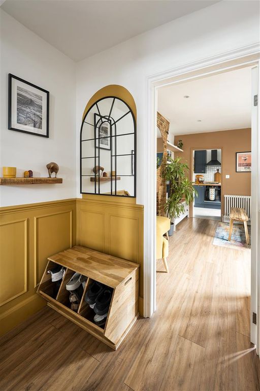 Property photo 2 of 34 Melville Road, E17