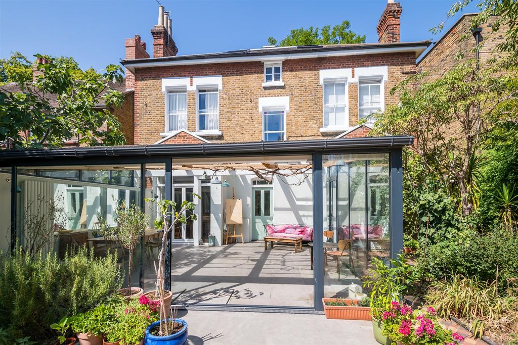 Property photo 2 of 24 93 Knatchbull Road-24.Jpg