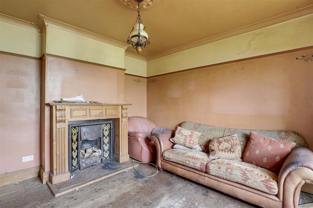 Property photo 2 of 40 26126.Jpg