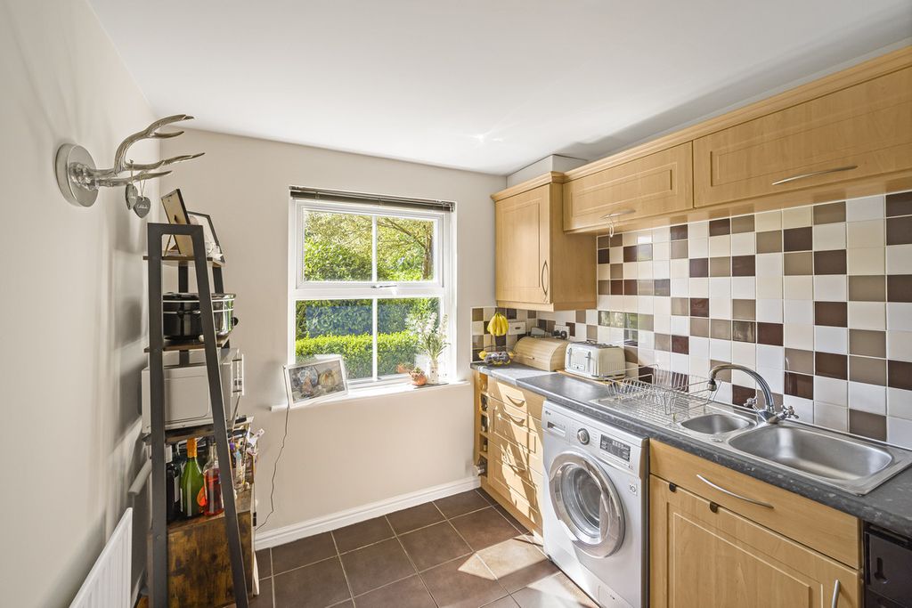 Property photo 3 of 21