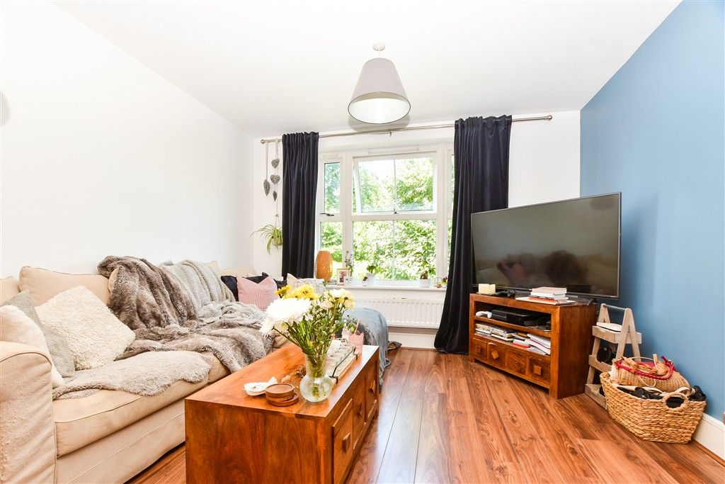 Property photo 1 of 10 Living / Dining Area