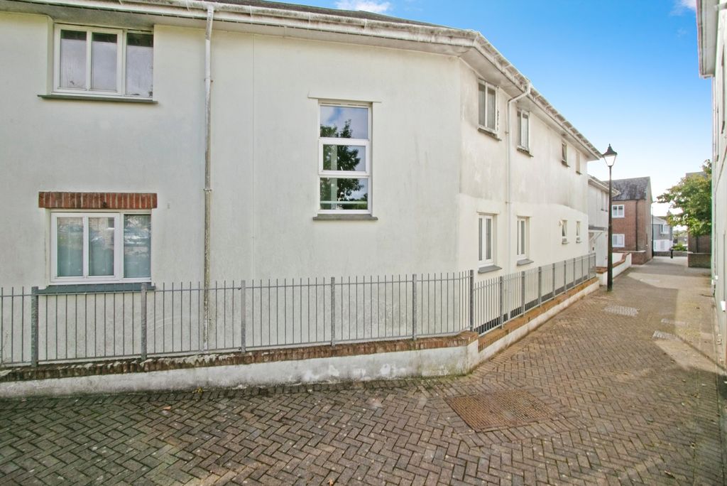 Property photo 2 of 17 Photo