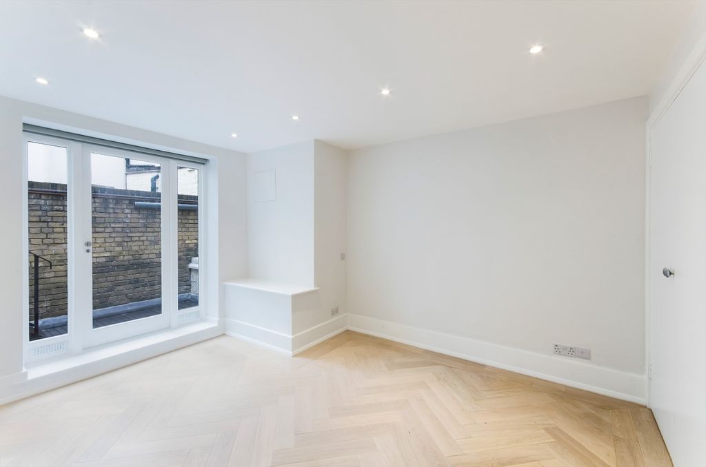 Property photo 2 of 13 970613
