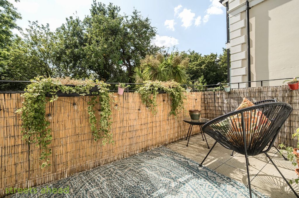 Property photo 3 of 19 B96F6960-6Be6-42d...