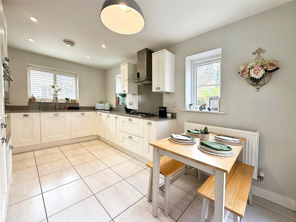 Property photo 2 of 25 Picture No. 14