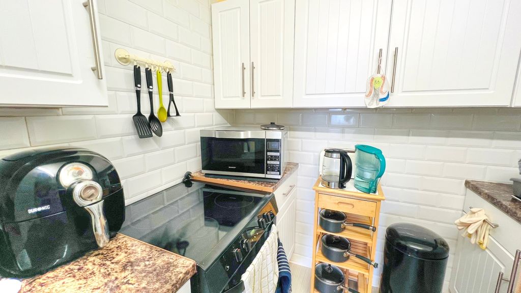 Additional image 4 of 1 bed flat for saleLavant Court, Petersfield, Hampshire GU32