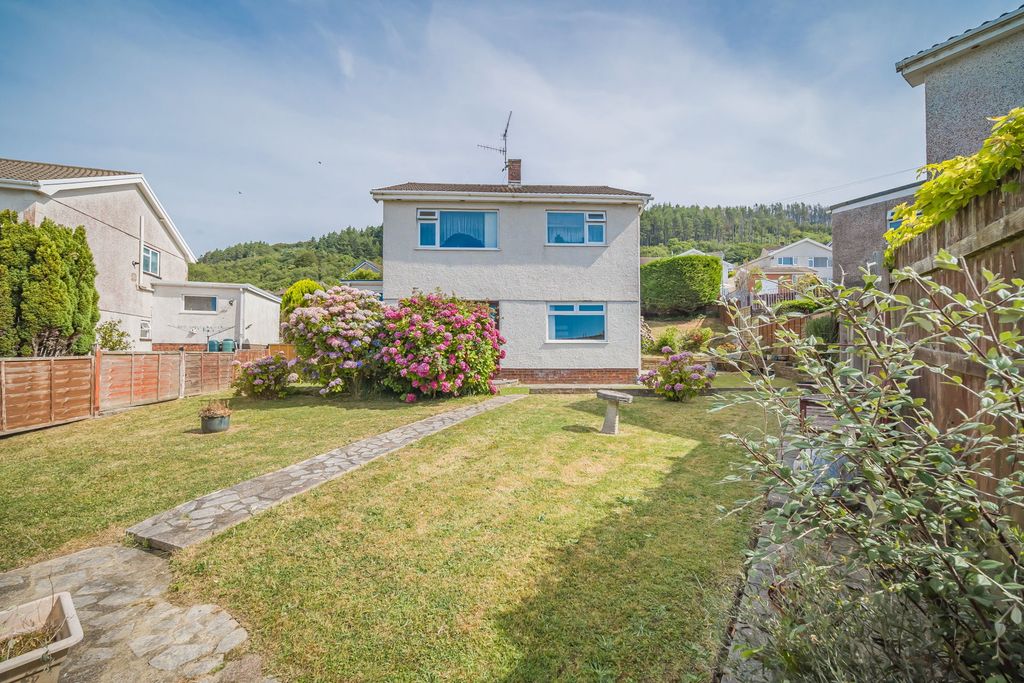 Property photo 3 of 32