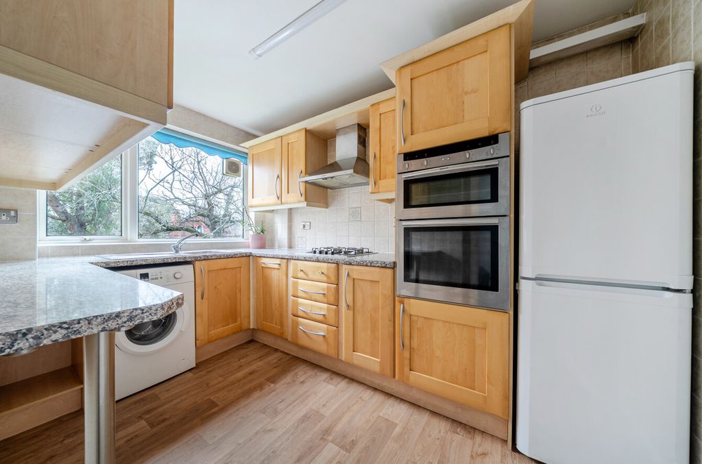 Property photo 3 of 12 Kitchen5