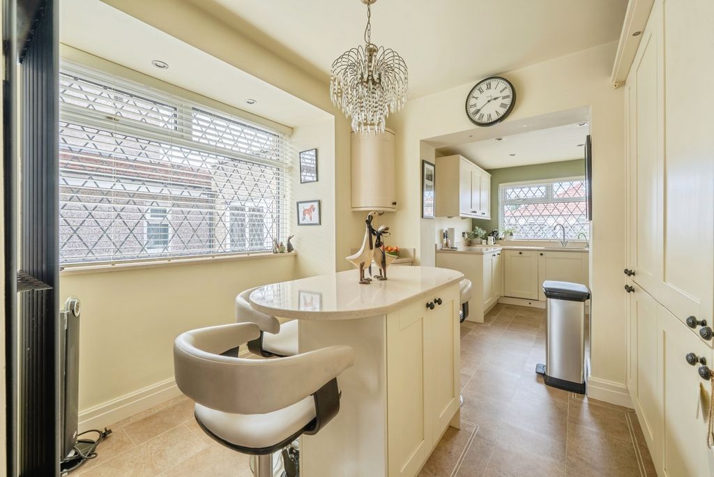 Property photo 2 of 17 Photo